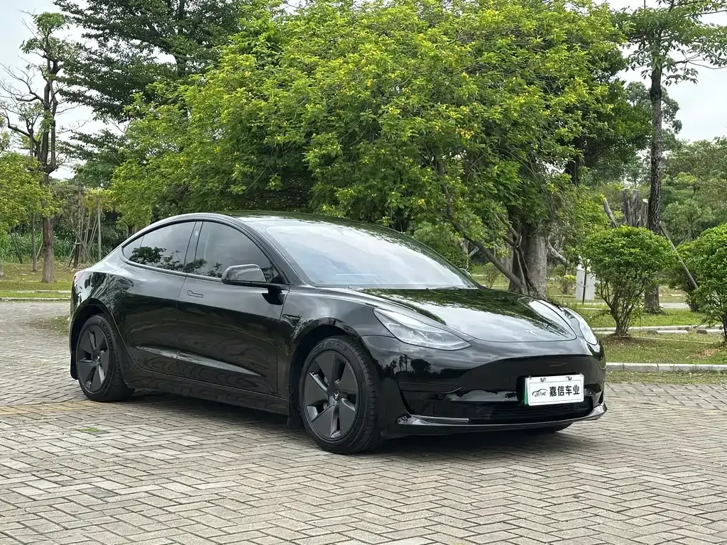 Tesla Model 3 — фото 9