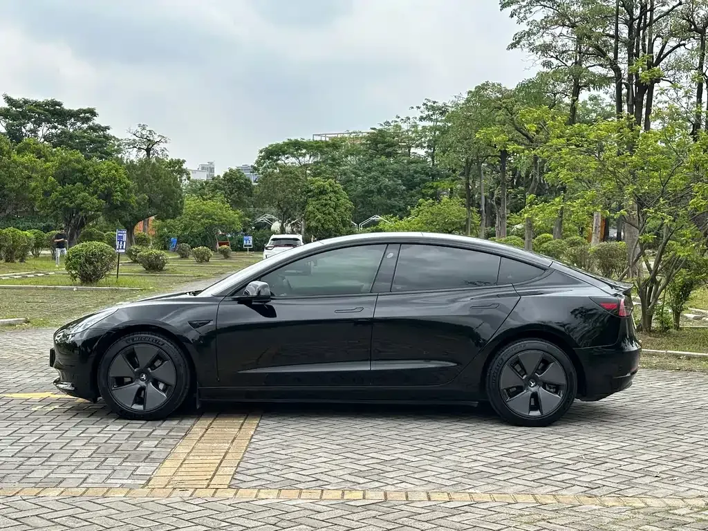 Tesla Model 3 — фото 3