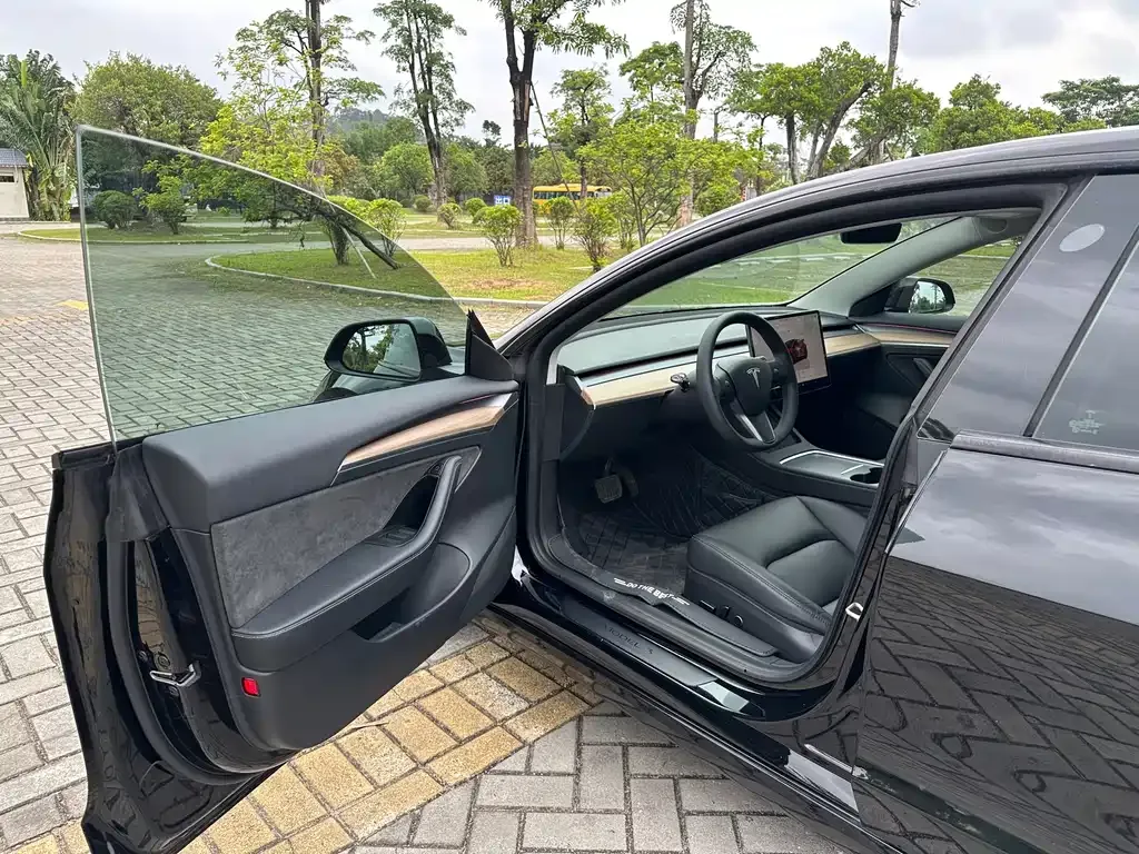 Tesla Model 3 — фото 4