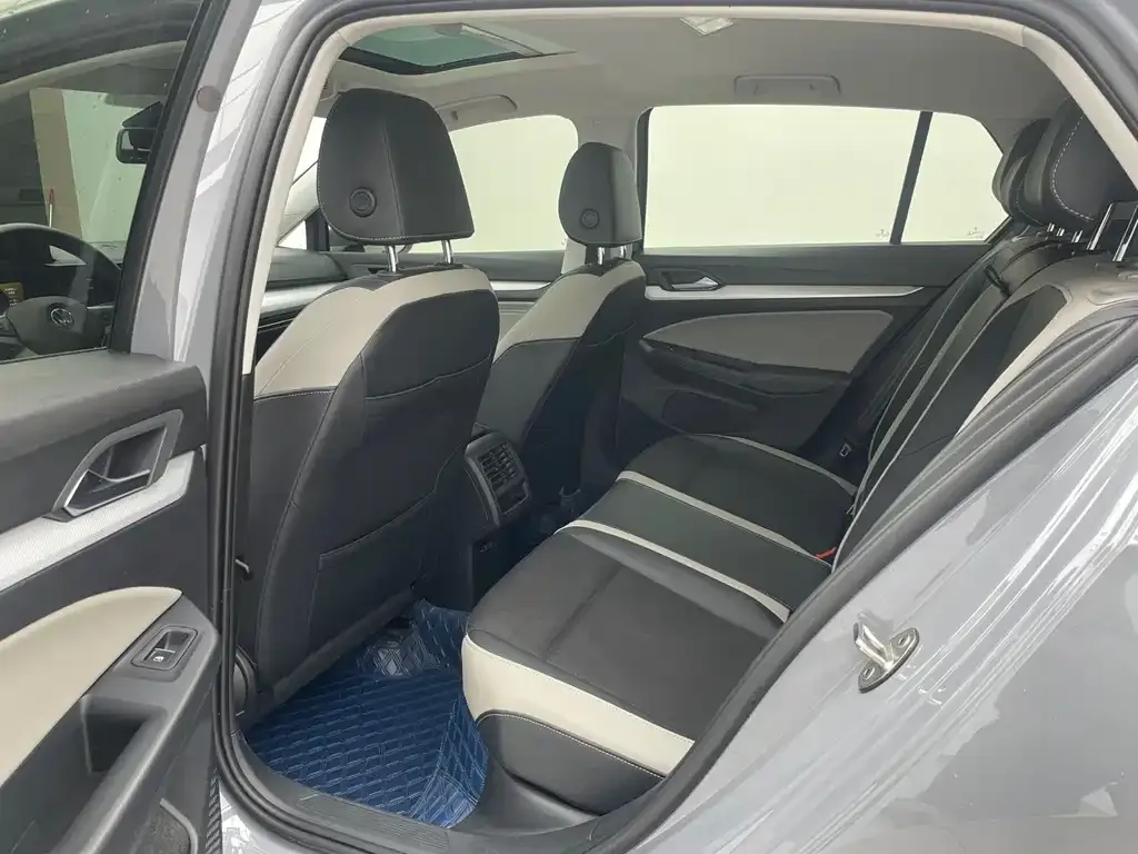 Volkswagen Golf 2022 из CN, фото 8