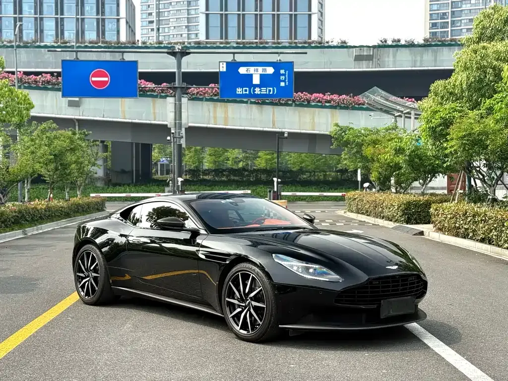 Aston Martin DB11 2023 из CN, фото 8