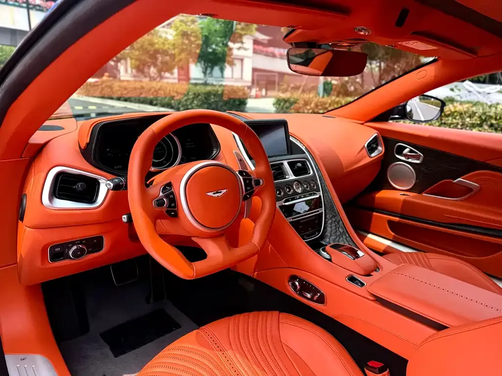 Aston Martin DB11 2023 из CN, фото 3