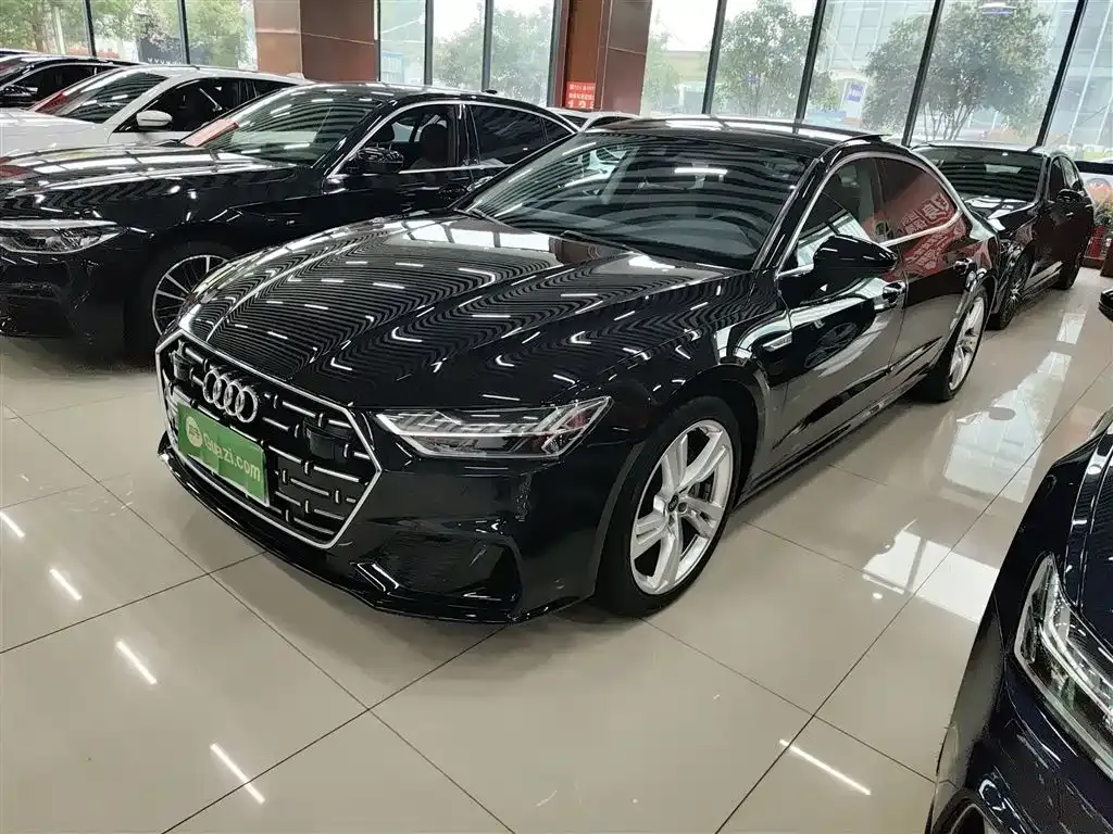 Audi A7L — фото 1