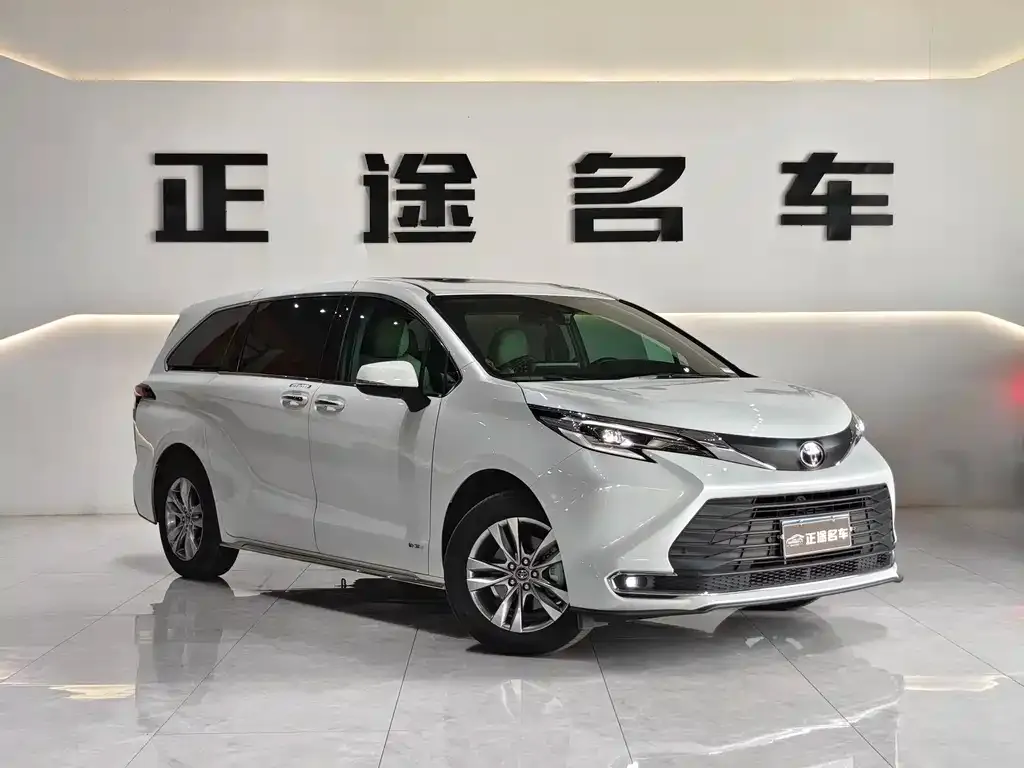 Toyota Sienna — фото 9