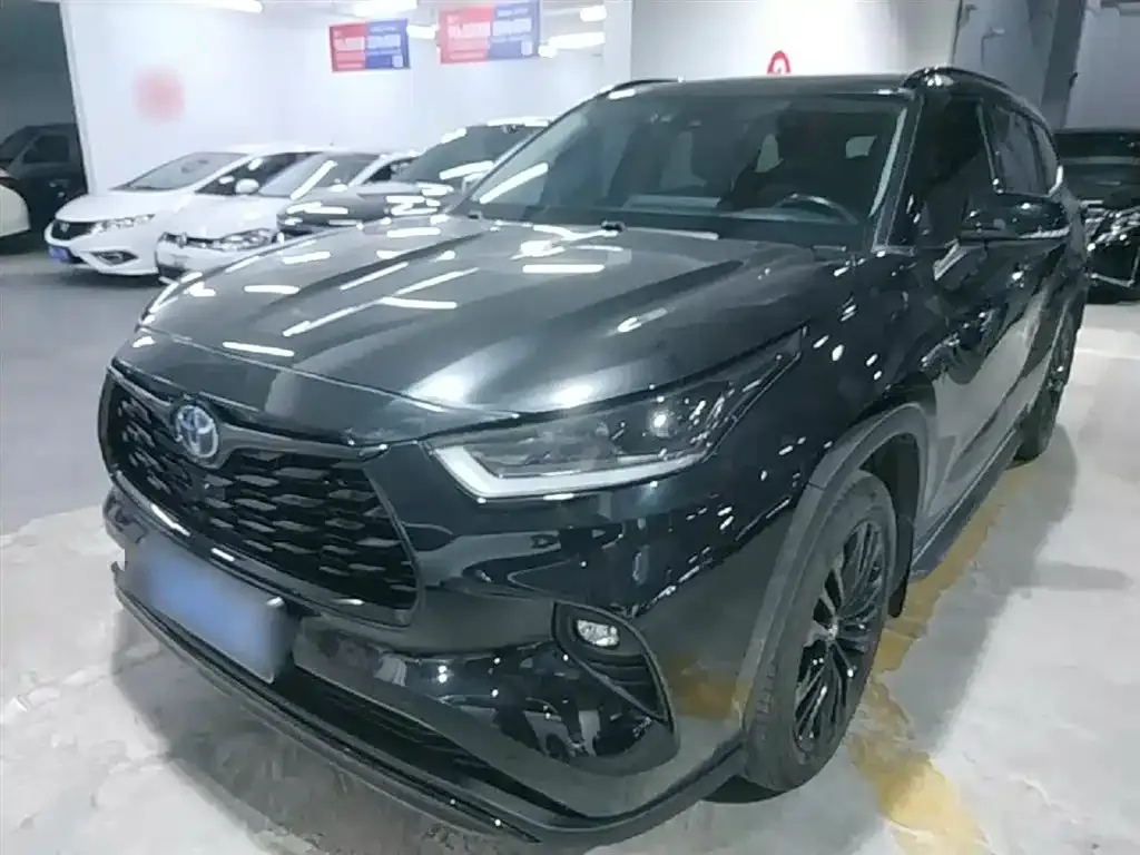 Toyota Highlander — фото 1