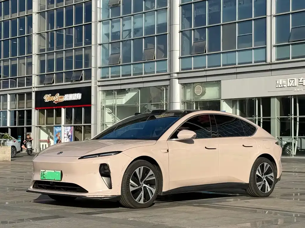 NIO ET5