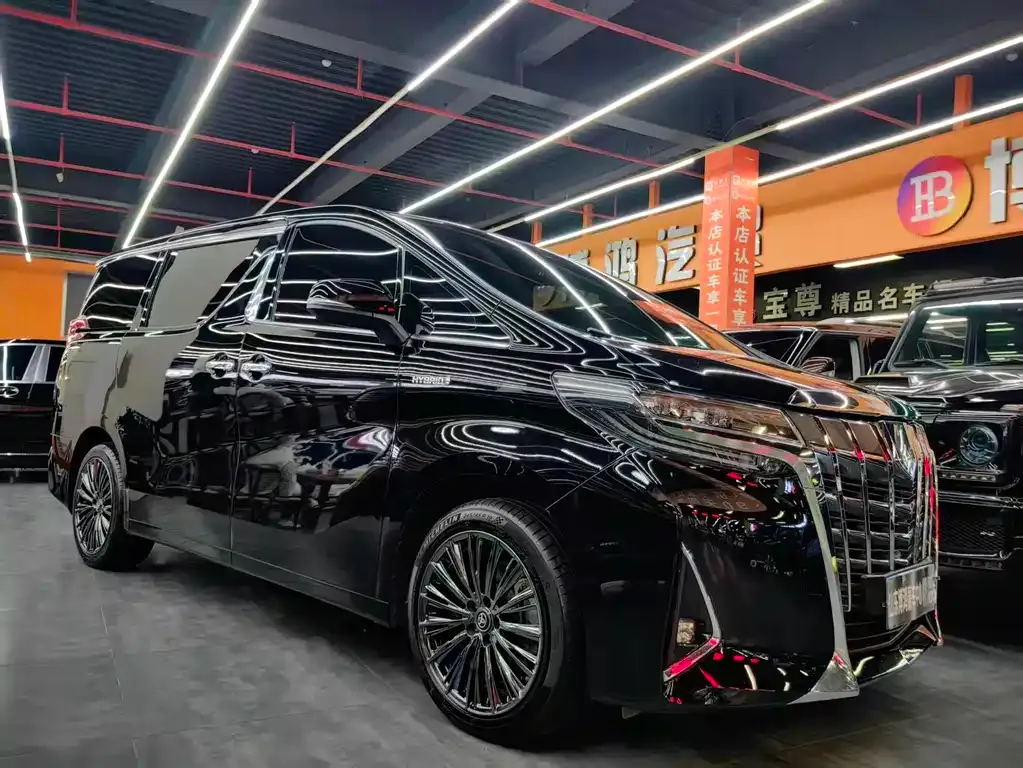 Toyota Alphard — фото 3