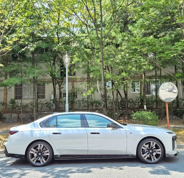 BMW i7 2023 из KR, фото 3