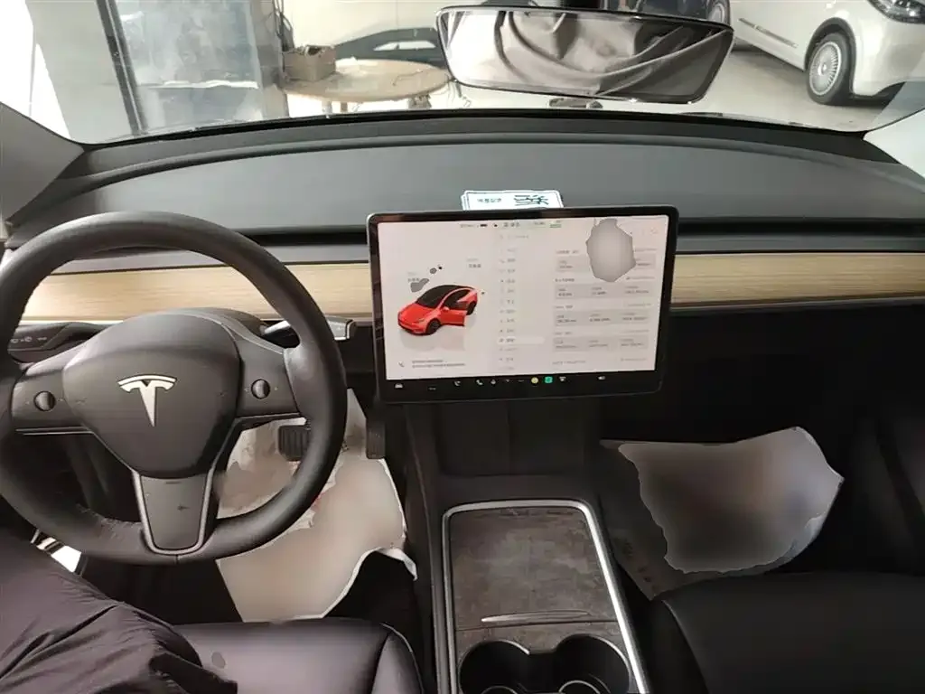 Tesla Model Y — фото 10