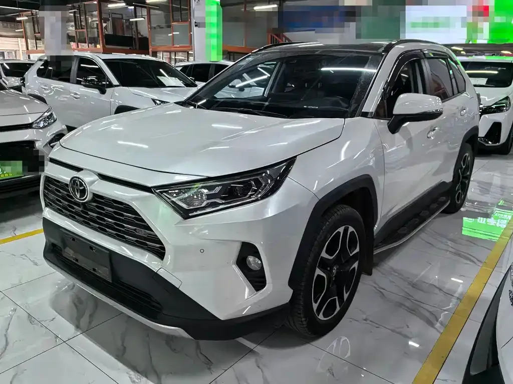 Toyota RAV4 — фото 1