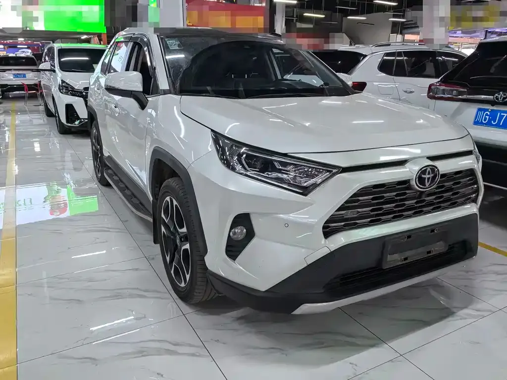Toyota RAV4 — фото 5