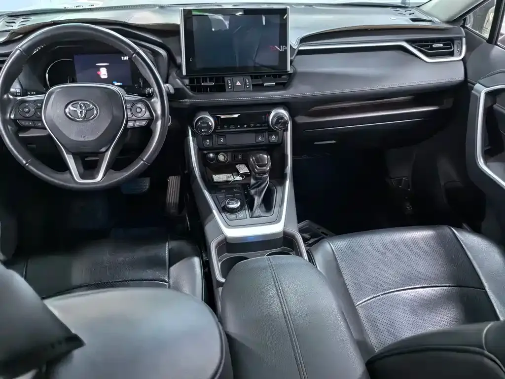 Toyota RAV4 — фото 2