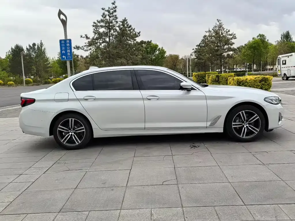 BMW 5 Series — фото 2