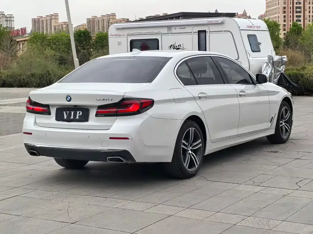 BMW 5 Series — фото 9