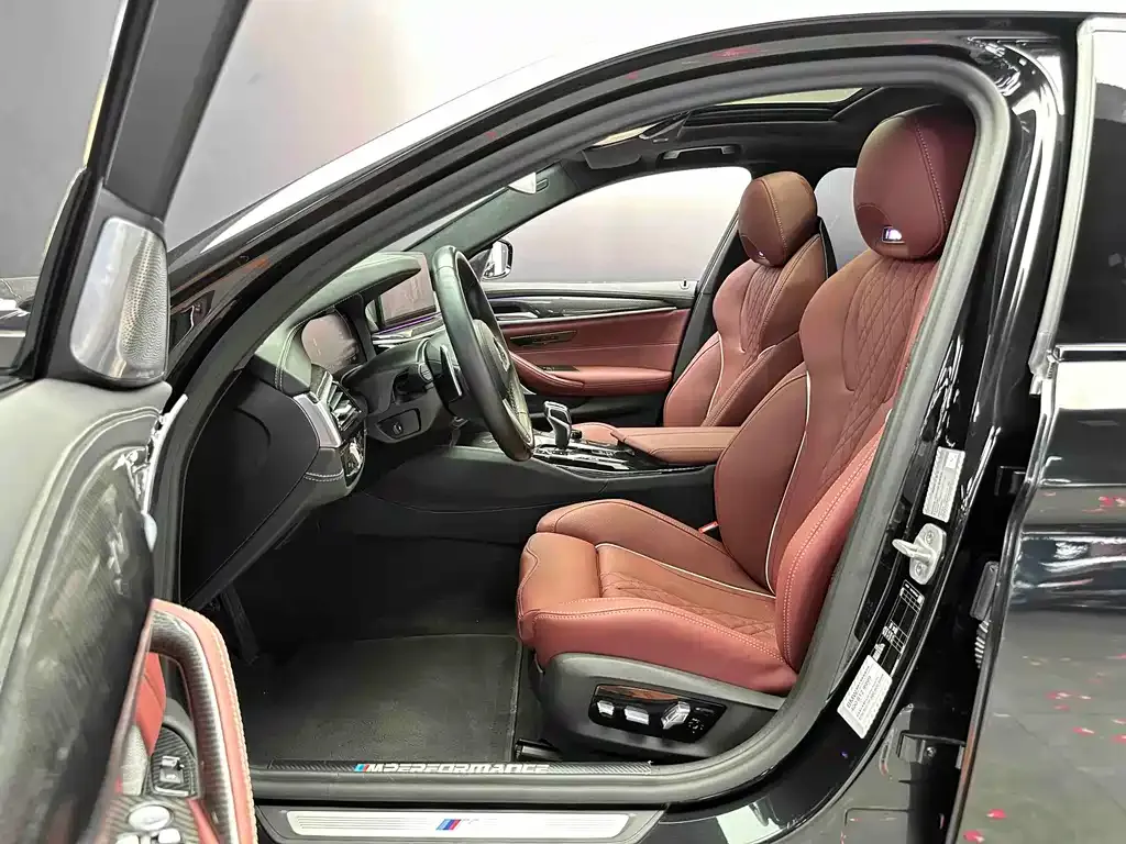BMW 5 Series 2021 из CN, фото 5