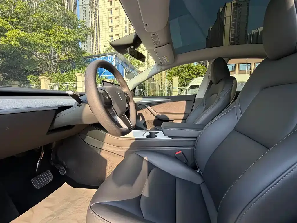 Tesla Model Y — фото 4