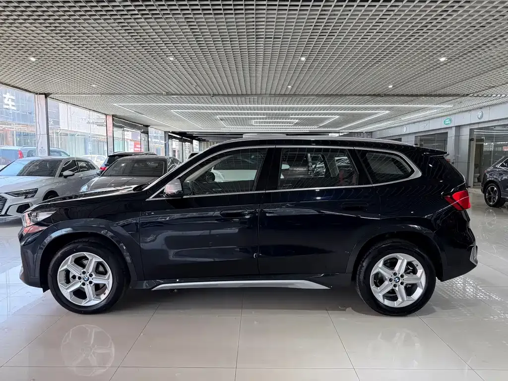 BMW X1 — фото 8