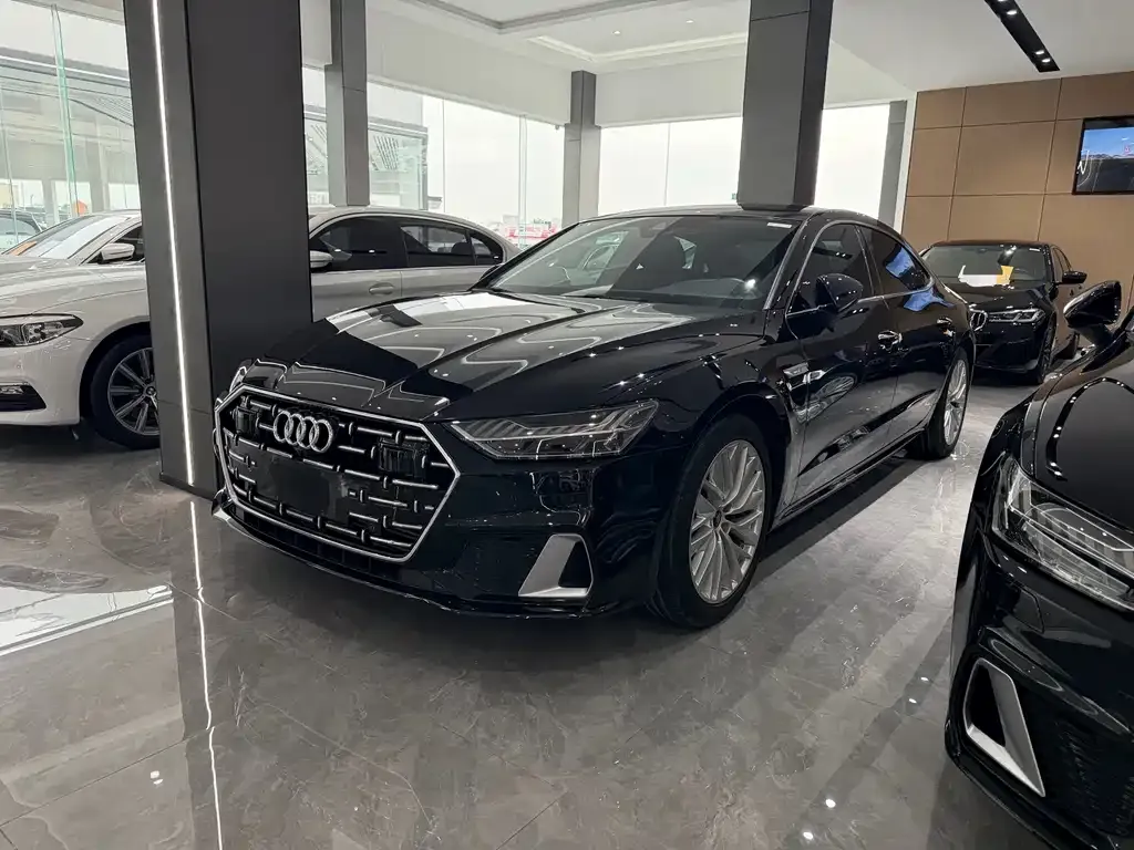 Audi A7L — фото 1