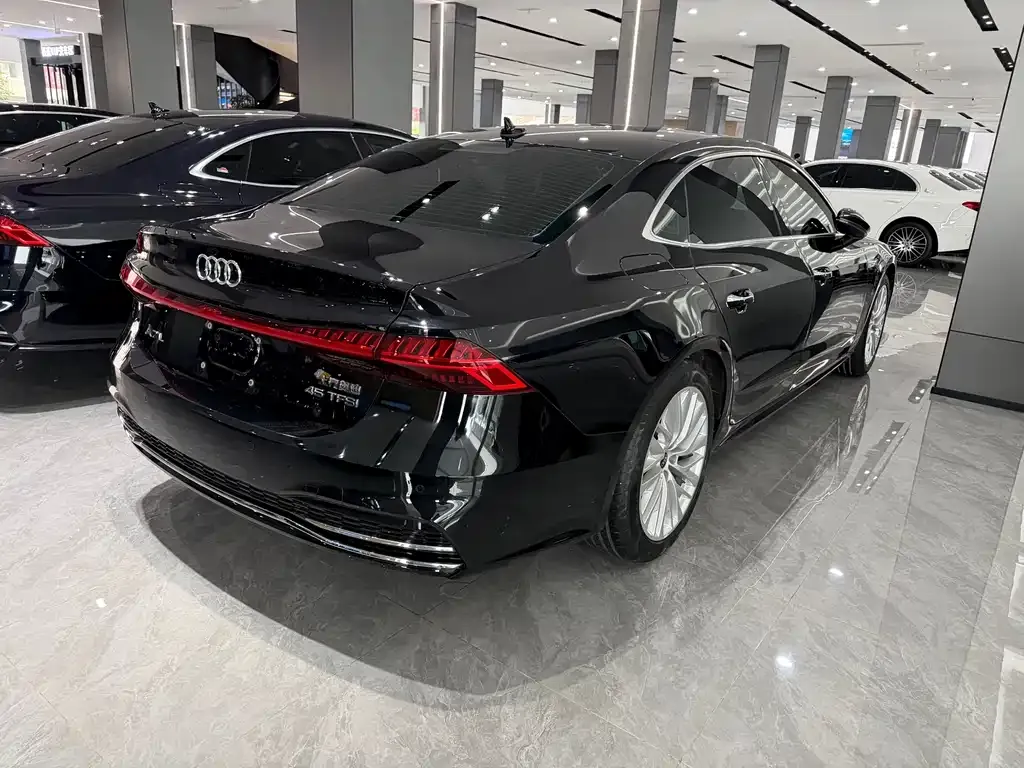 Audi A7L — фото 5
