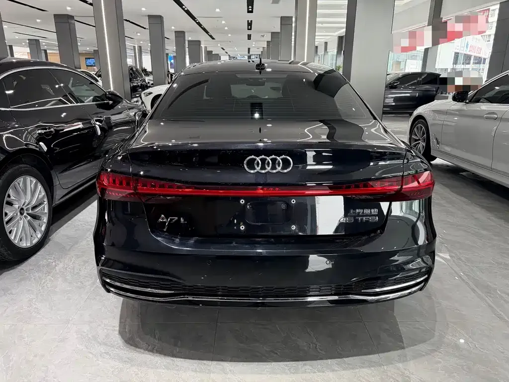 Audi A7L — фото 10