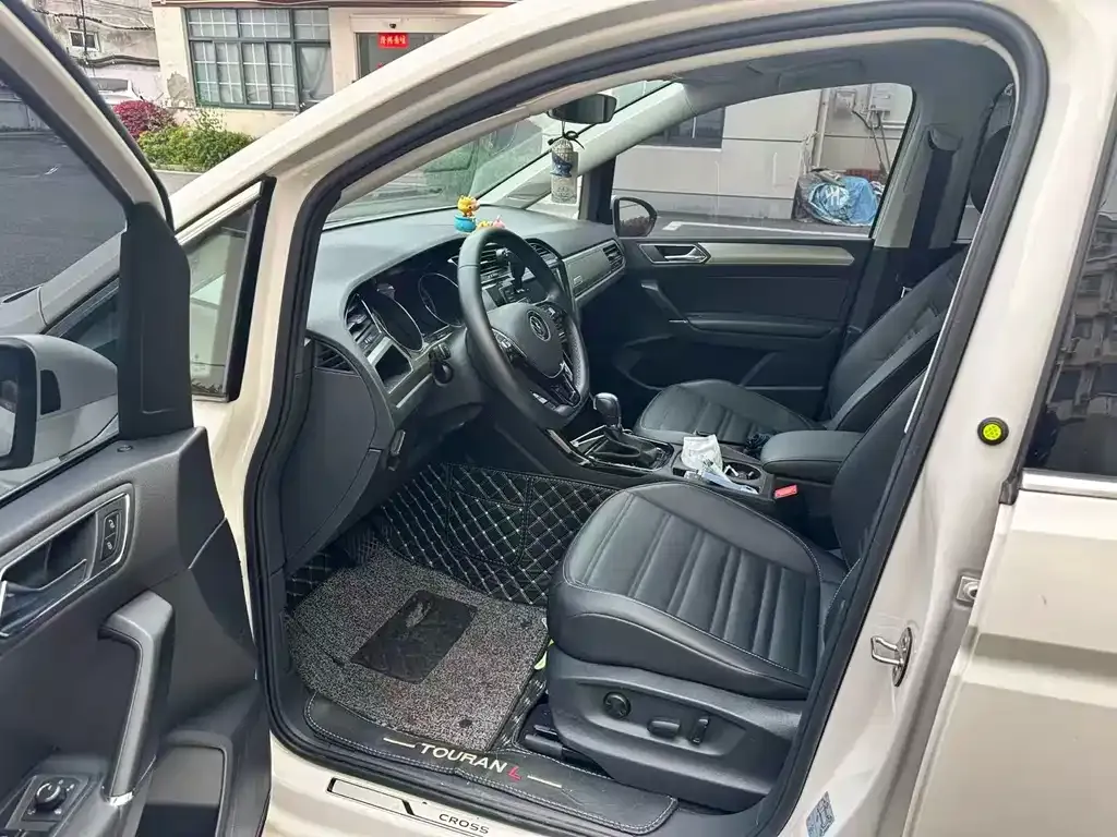 Volkswagen Touran 2022 из CN, фото 4