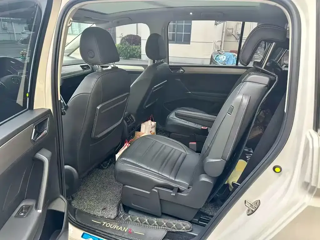 Volkswagen Touran 2022 из CN, фото 6