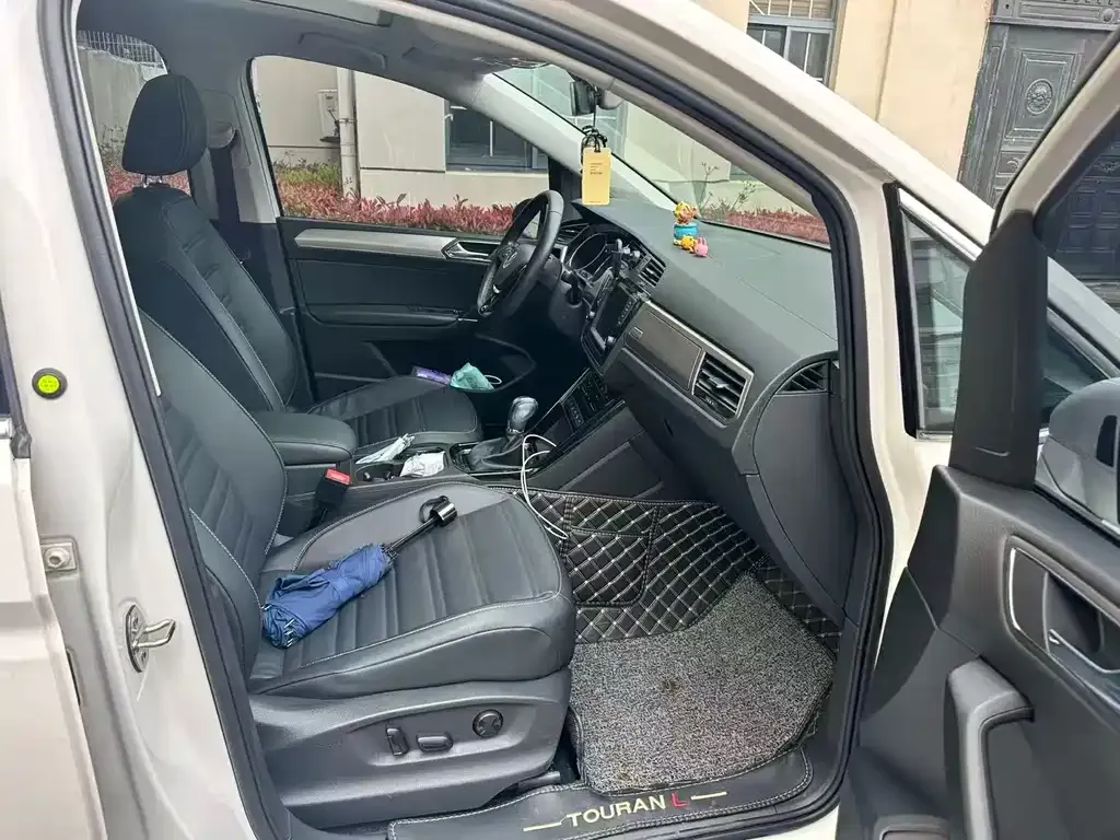 Volkswagen Touran 2022 из CN, фото 7