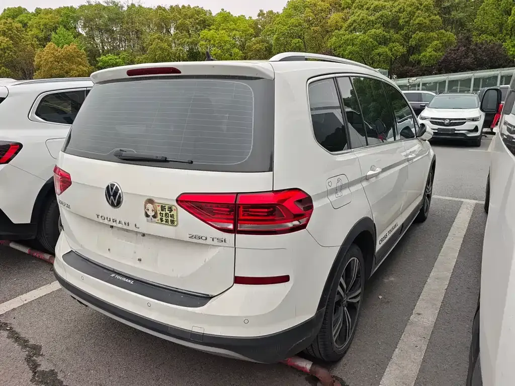 Volkswagen Touran 2022 из CN, фото 9