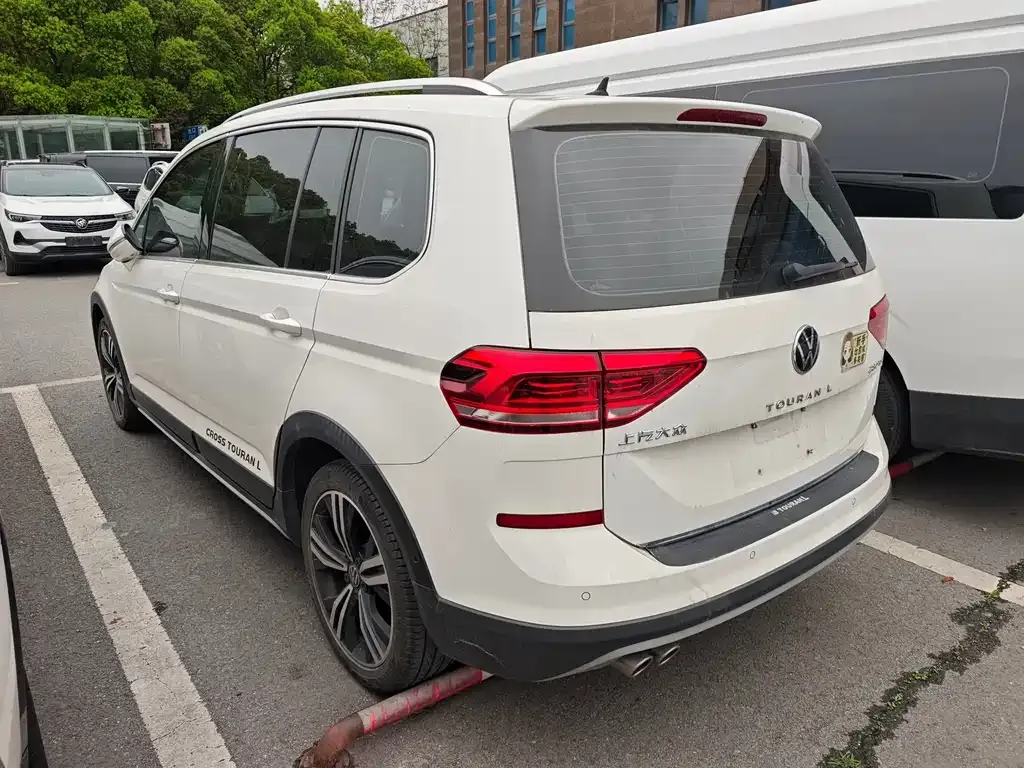 Volkswagen Touran 2022 из CN, фото 5