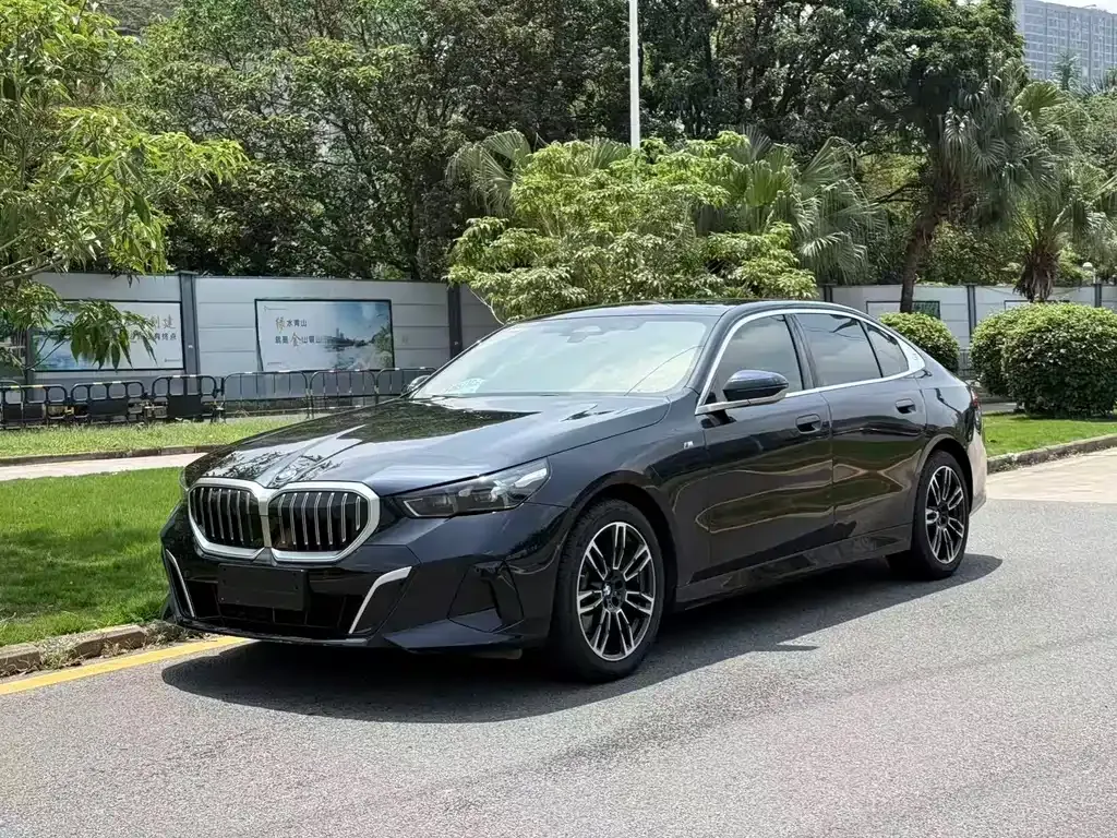 BMW 5 Series — фото 1