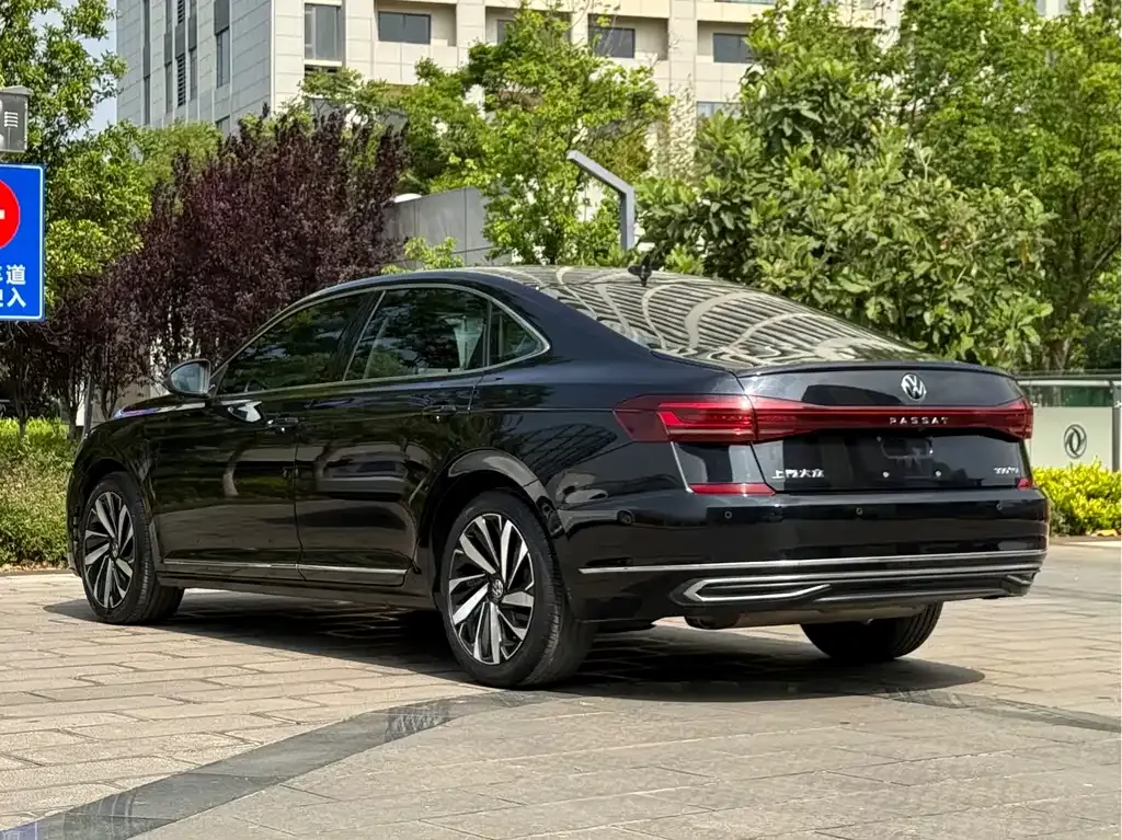 Volkswagen Passat — фото 7