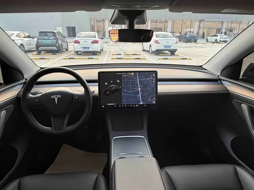 Tesla Model Y — фото 7