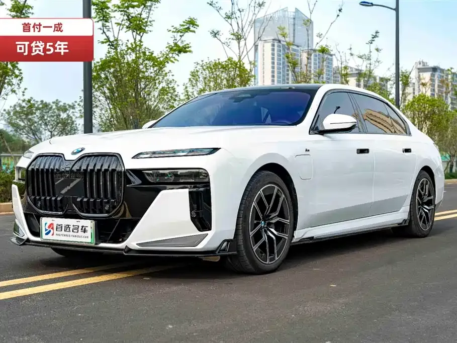 BMW i7