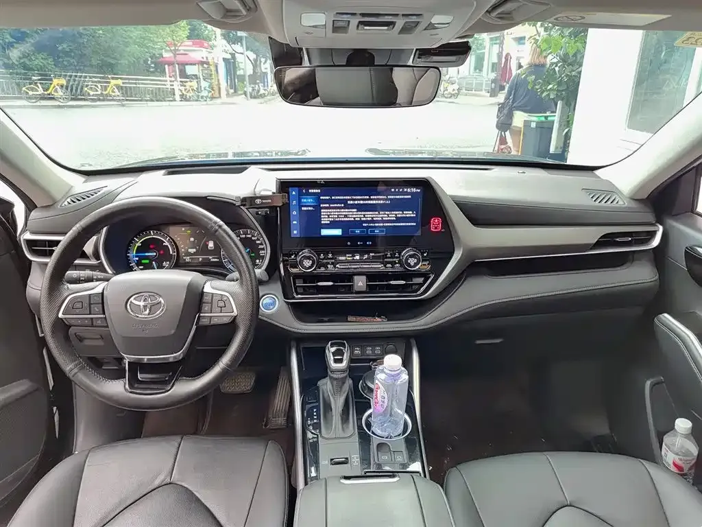 Toyota Highlander — фото 10