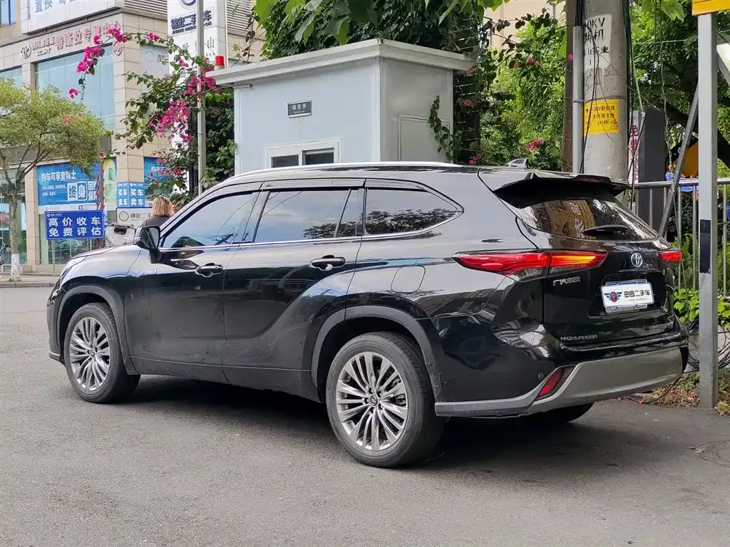 Toyota Highlander — фото 8
