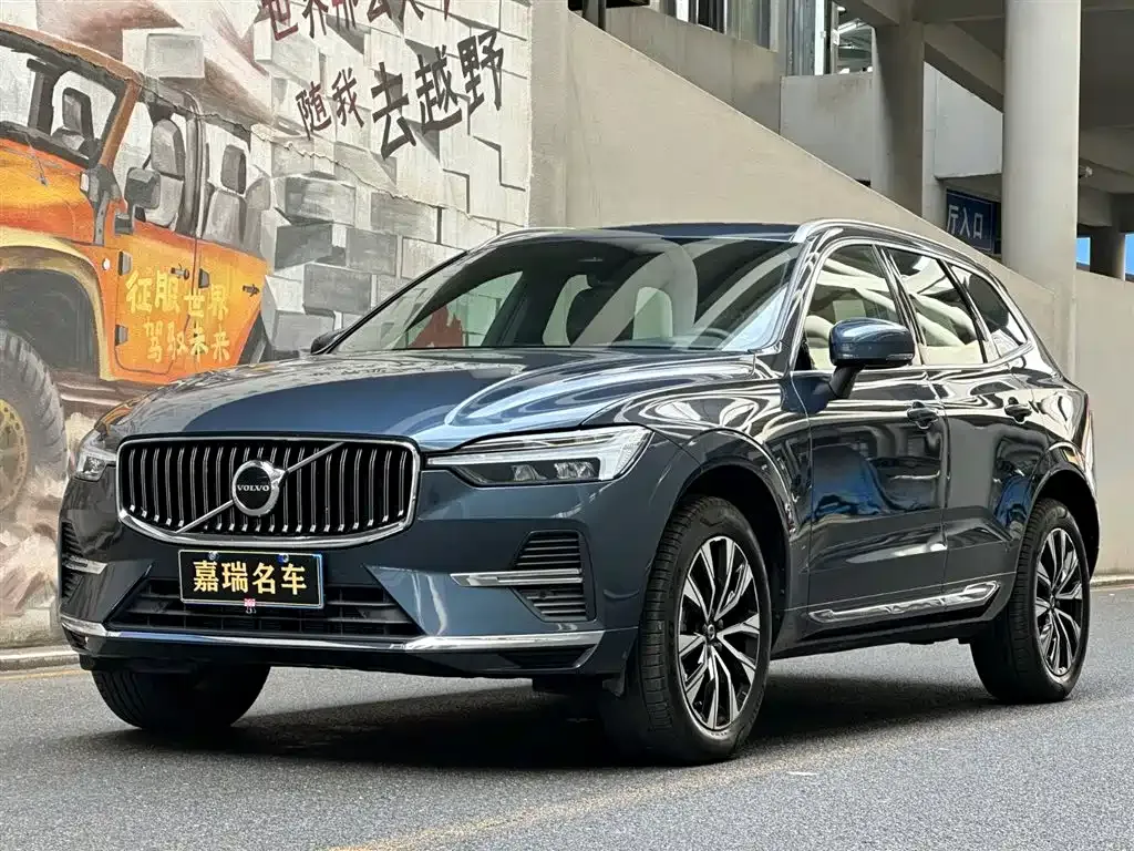 Volvo XC60 — фото 1