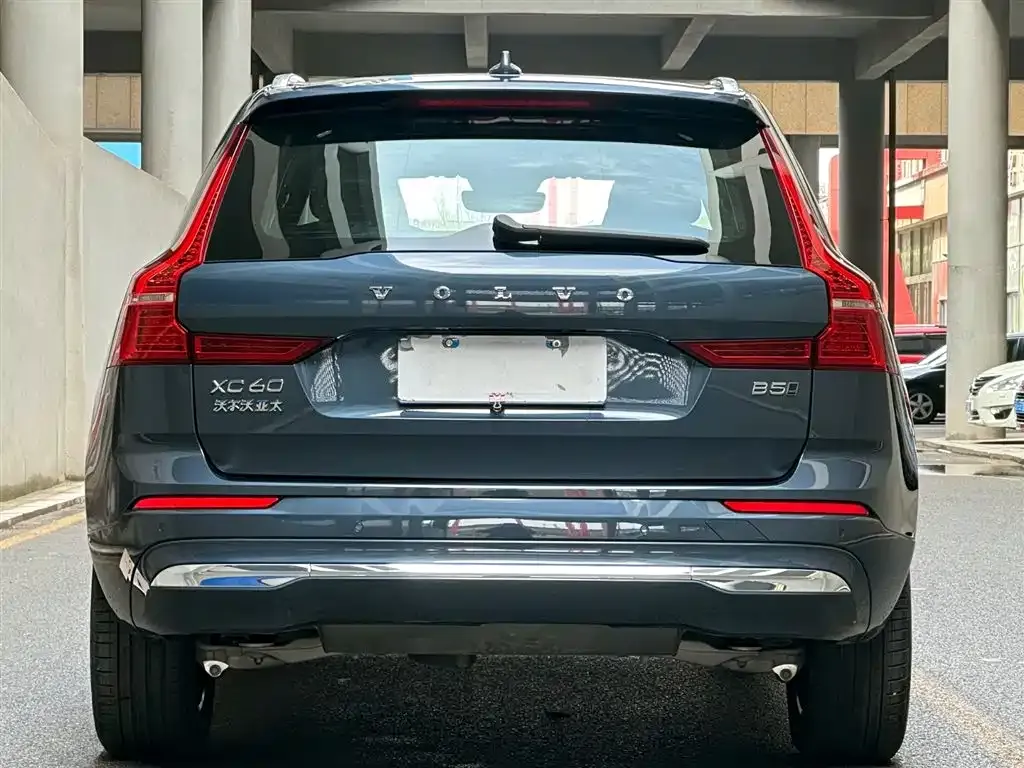Volvo XC60 — фото 10