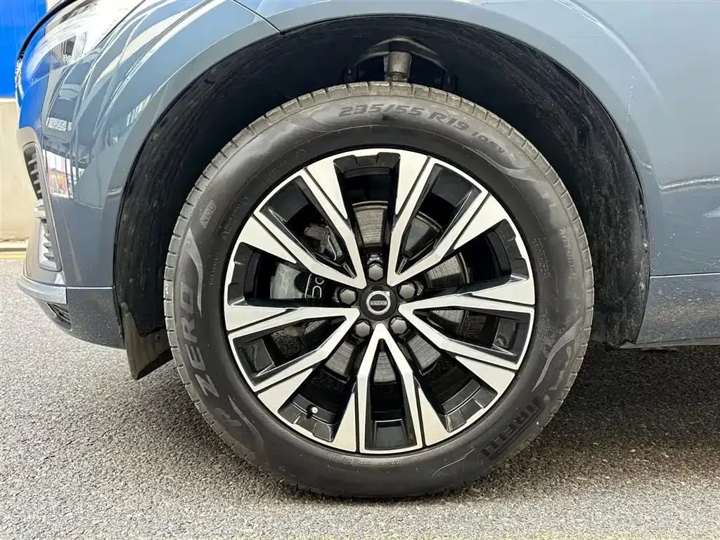 Volvo XC60 — фото 8