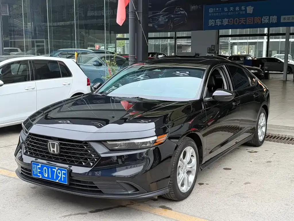 Honda Accord — фото 1