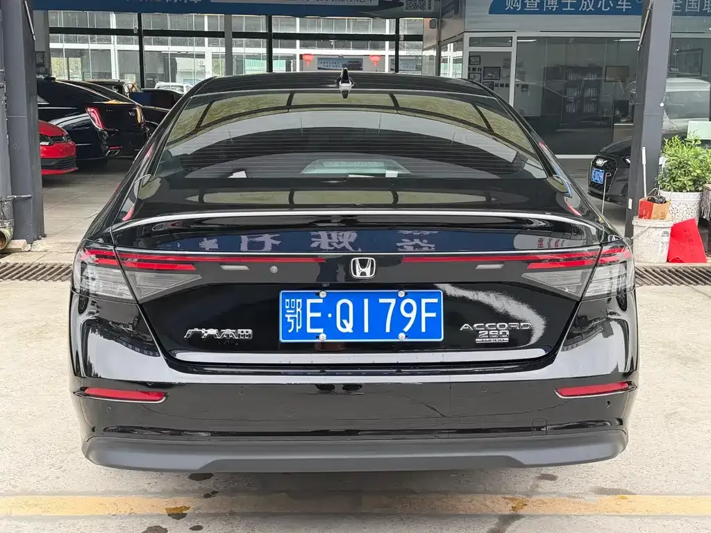Honda Accord — фото 7