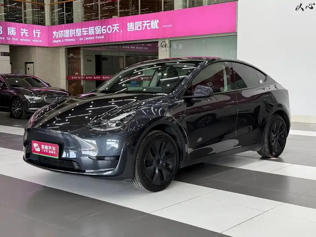 Tesla Model Y — фото 1
