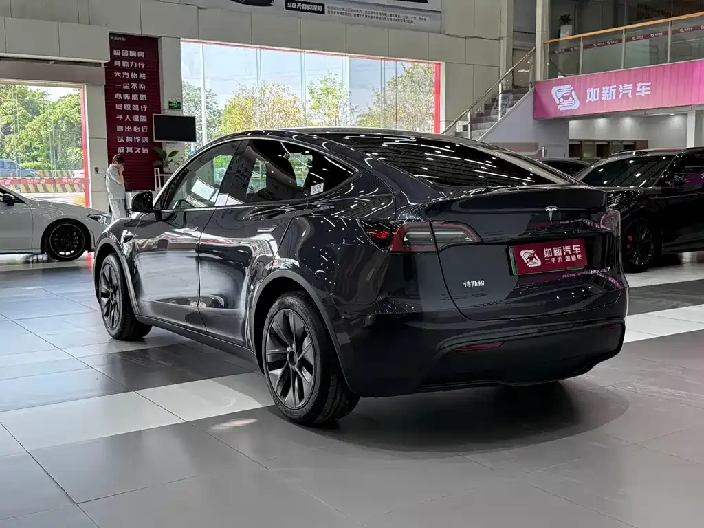 Tesla Model Y — фото 4