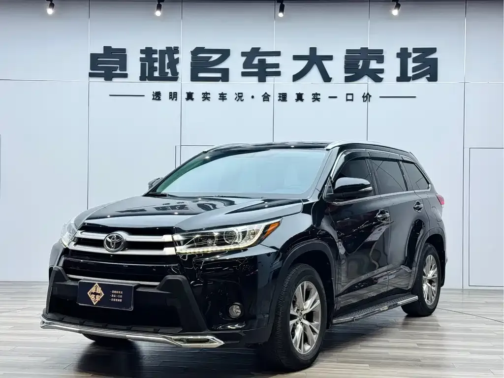 Toyota Highlander — фото 1