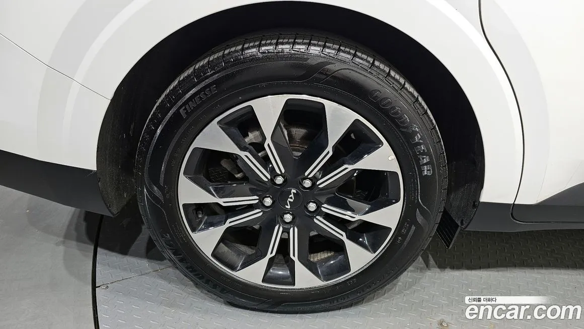 Kia Carnival — фото 10