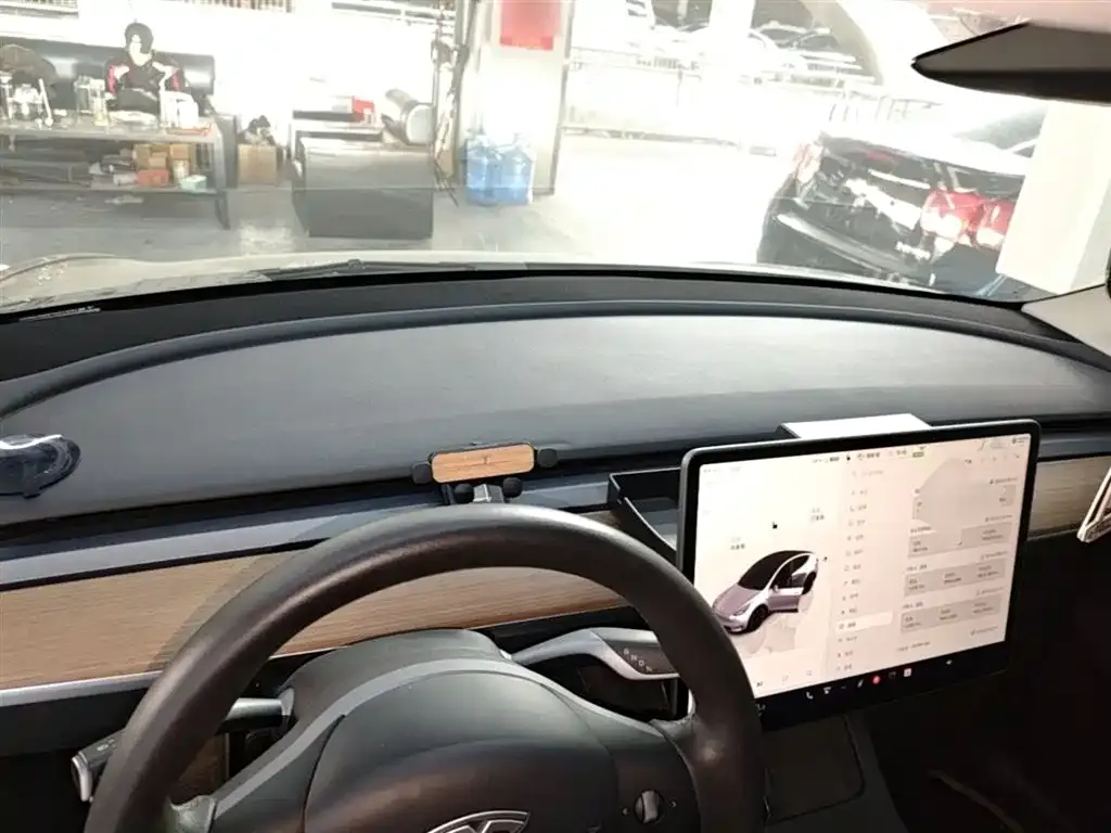 Tesla Model Y — фото 6