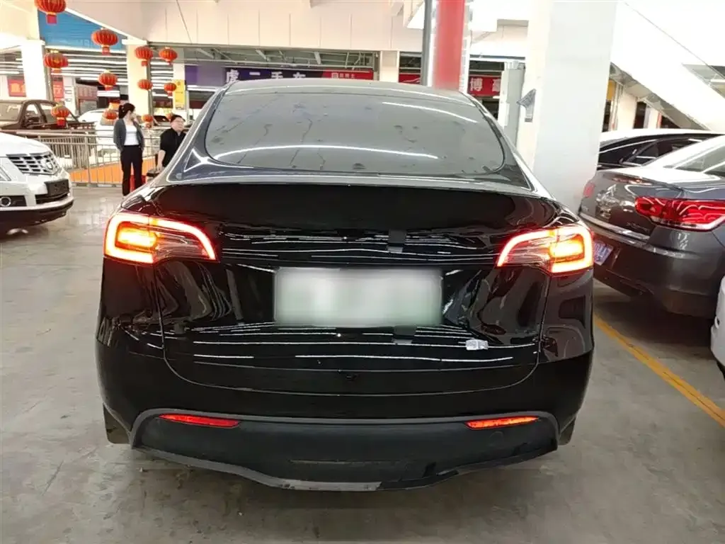 Tesla Model Y — фото 9