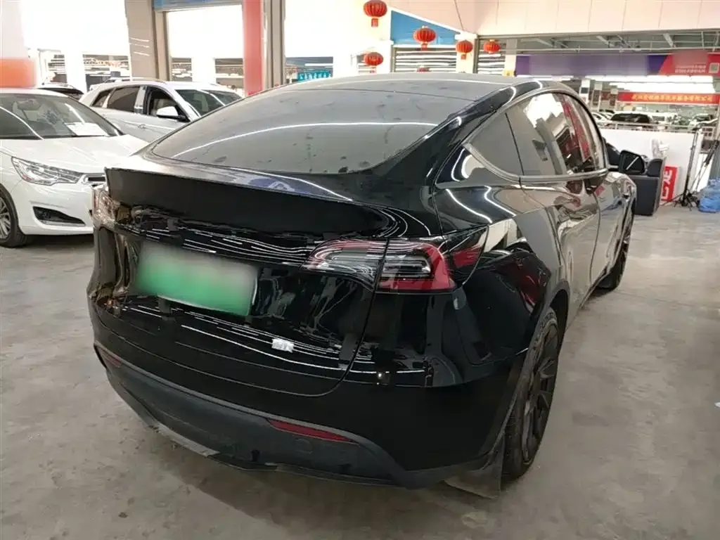 Tesla Model Y — фото 8