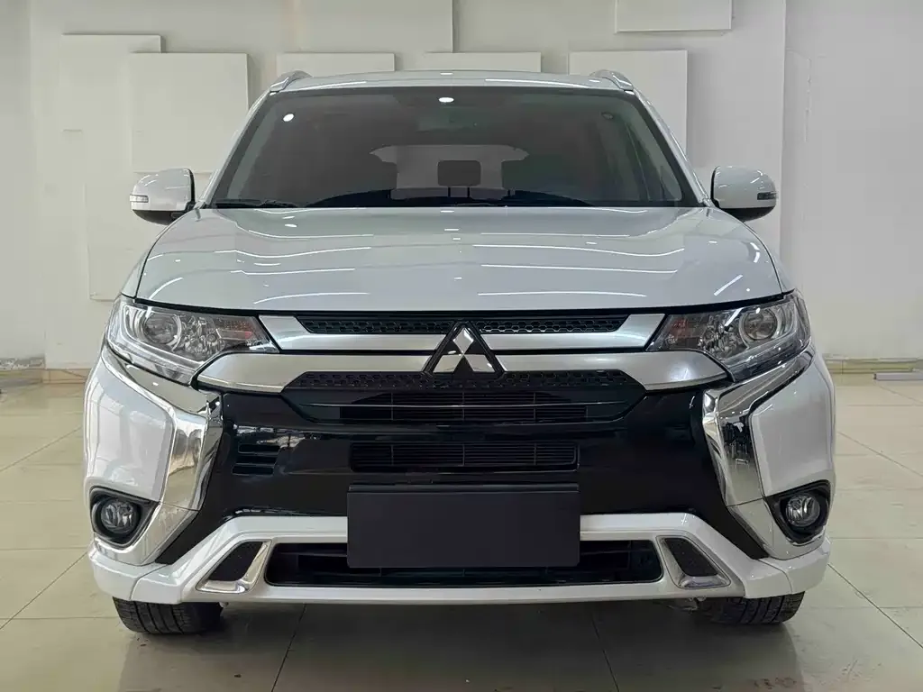 Mitsubishi Outlander — фото 8