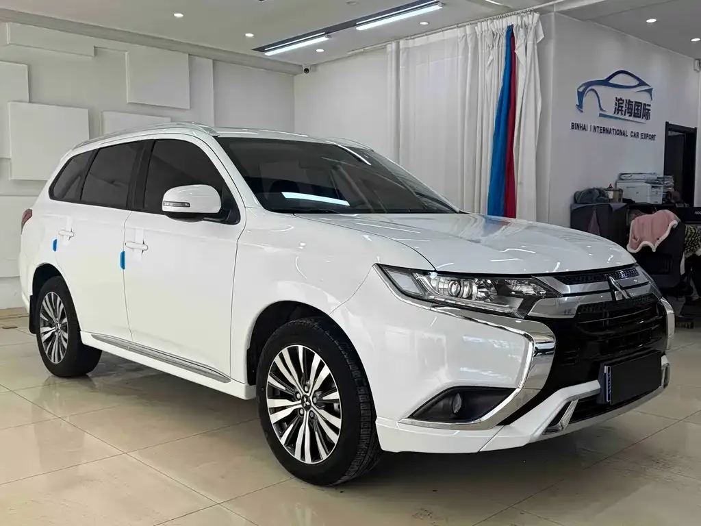 Mitsubishi Outlander — фото 5