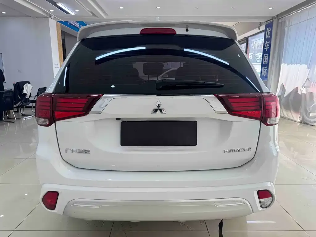 Mitsubishi Outlander — фото 4